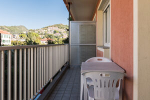 [:en]AG-DOM 3183 - Two-room apartment for sale in Bordighera[:it]AG-DOM 3183 - Bilocale in vendita a Bordighera[:ru]AG-DOM 3183 - Двухкомнатная квартира на продажу в Бордигере[:fr]AG-DOM 3183 - Appartement de deux pièces à vendre à Bordighera[:]